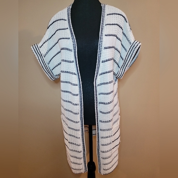 DEVOTED LUXURY APPAREL Knit Short Sleeved Cardigan, Size Medium - Picture 1 of 13